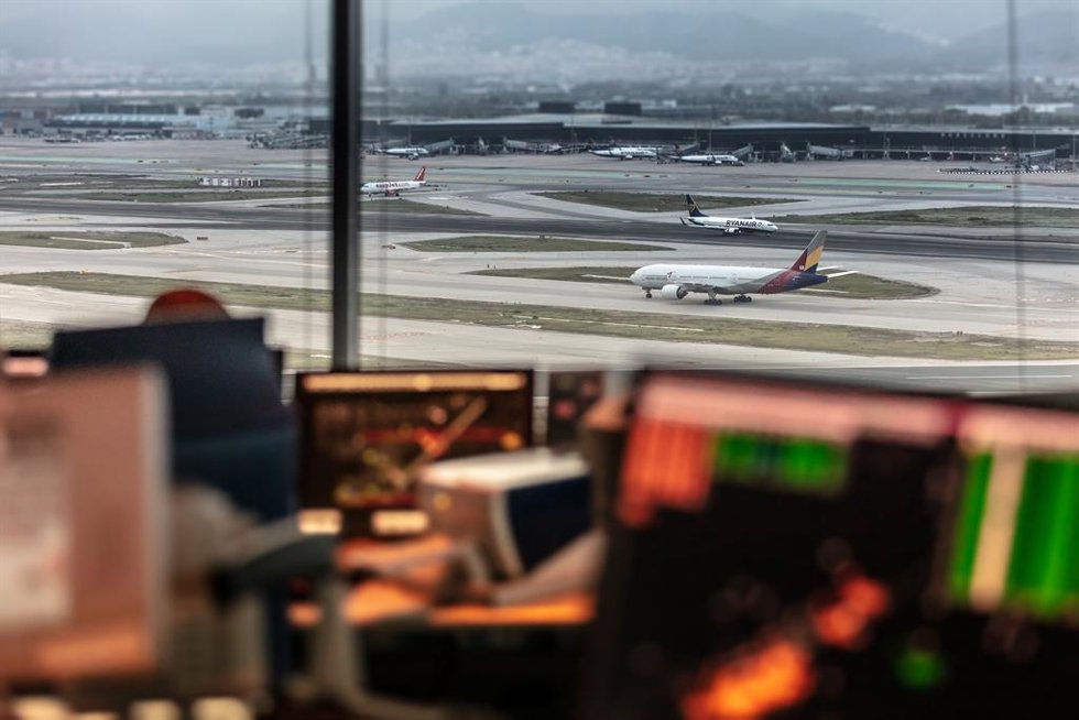 Archivo - Economía.- El Congreso retrasa la jubilación de los controladores aéreos ampliando su régimen de reserva activa