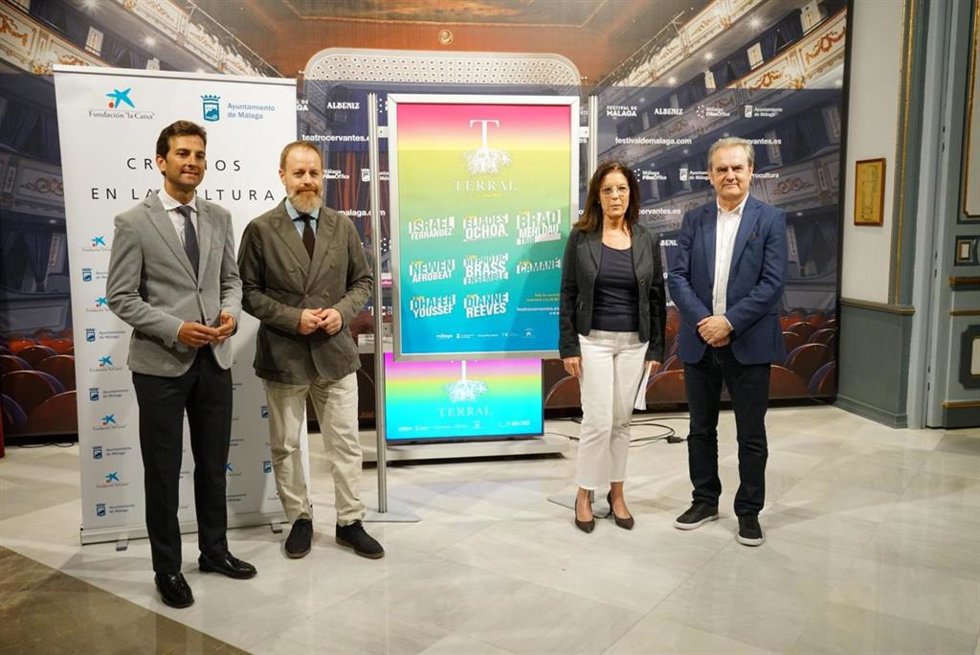 La directora general de Cultura del Ayuntamiento de Málaga, Susana Martín Fernández, y el gerente de Málaga Procultura, Juan Antonio Vigar, han presentado el programa del festival de verano del Teatro Cervantes.
