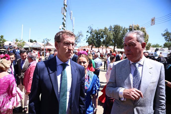 Sanz en la Feria junto al presidente del Partido Popular, Alberto Núñez Feijóo