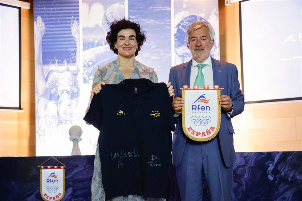 El presidente de la RFEN, Fernando Carpena, y la vicepresidenta de HM Hospitales, la doctora Elena Abarca Cidón.