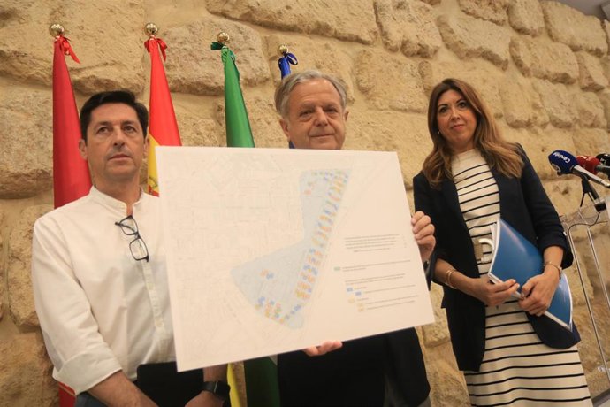 Salvador Fuentes con Rocío Oria y Juan Retamosa.