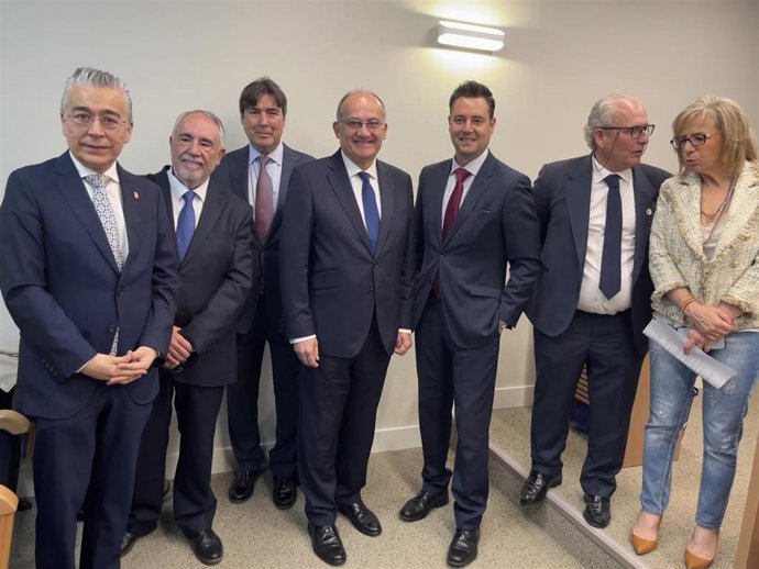 Valenciaport y Burgos empiezan a trabajar en la viabilidad de una conexión directa por ferrocarril