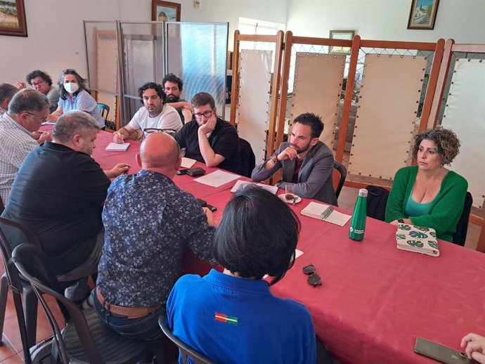 El europarlamentario Miguel Urbán se reúne con miembros de los tres comités de empresa de Navantia en Cádiz, San Fernando y Puerto Real