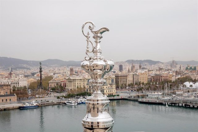 Archivo - Trofeo de la America's Cup de vela, cuya próxima edición de 2024 se disputará en Barcelona