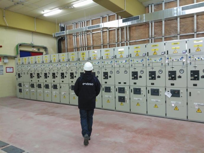 Archivo - Técnico de Endesa 