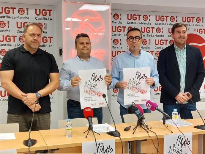 Los secretarios regionales de UGT y CCOO, Luis Manuel Monforte y Paco de la Rosa, presentan los actos del 1 de Mayo.