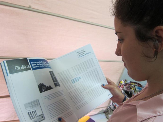 Archivo - Persona Leyendo