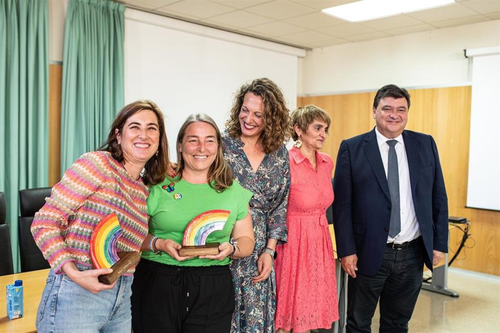 Entrega de reconocimientos a las jornada para visibilidad y poner en valor al colectivo Lgtbiq+ de Huelva.