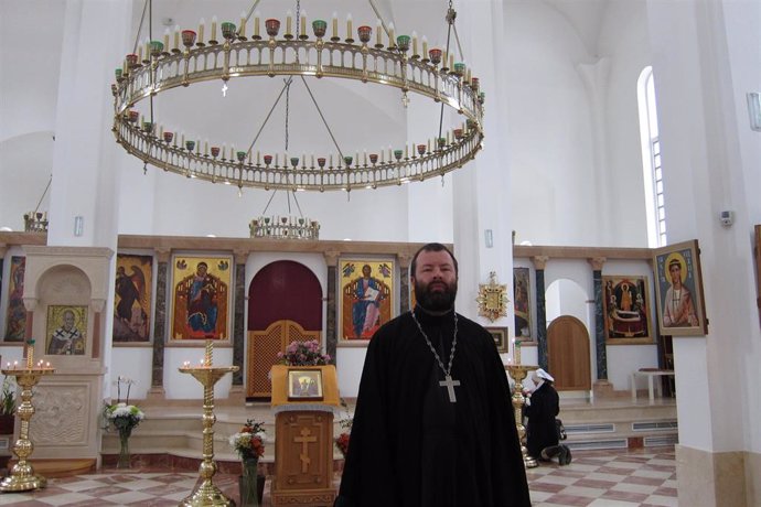 Archivo - Párroco de la Iglesia Ortodoxa Rusa de Madrid, el padre Andrey Kórdochkin 