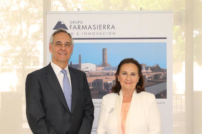 Tomás Olleros, presidente del grupo Farmasierra, y Ana Ortiz, gerente del área de Salud de Farmasierra.