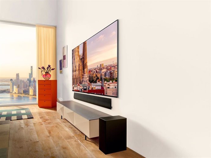 Televisor LG OLED evo G3 adherido a una pared