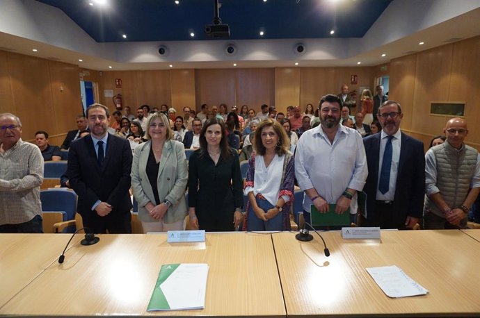 Autoridades en la inauguración de la jornada Empresas: Entornos Saludables y Seguros.