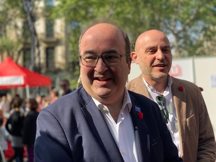 El ministro Miquel Iceta durante su visita en Barcelona por Sant Jordi