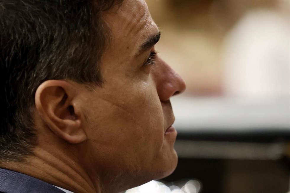 Archivo - El presidente del Gobierno, Pedro Sánchez, en una sesión plenaria, en el Congreso de los Diputados.