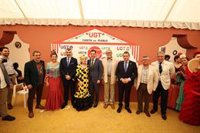 El presidente de la Junta de Andalucía visita las casetas de UGT y CCOO durante un recorrido por la Feria de Sevilla