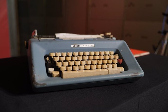 Máquina de escribir, parte del legado depositado por Cadenas en la Caja de las Letras