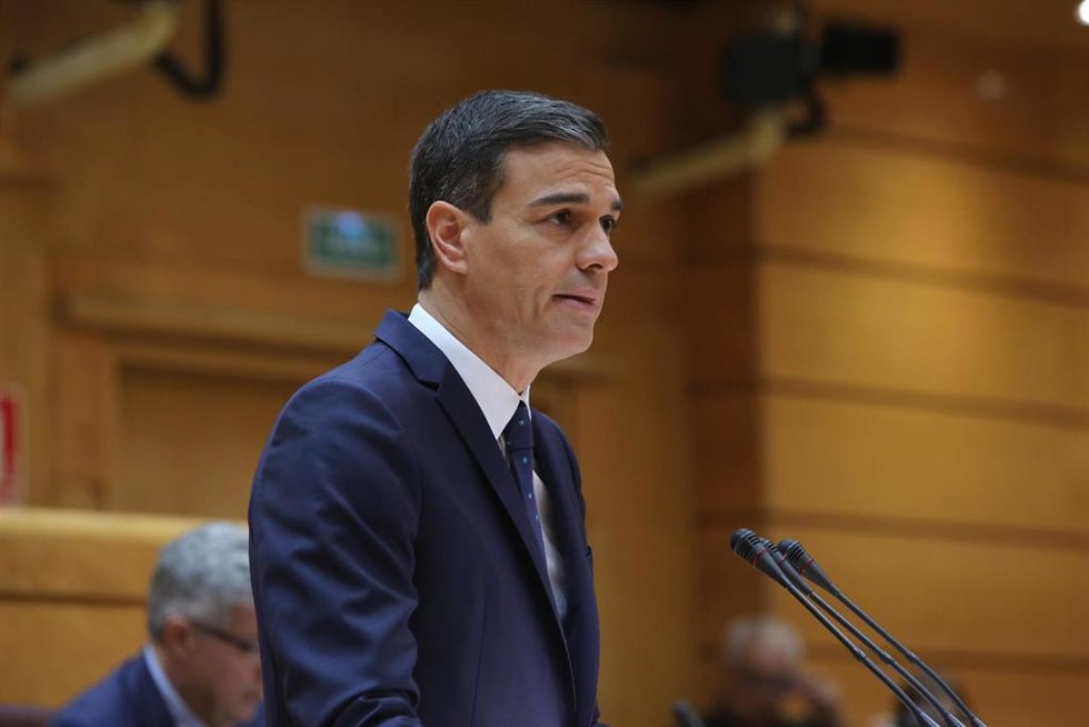 Archivo - El presidente del Gobierno, Pedro Sánchez, comparece en el pleno del Senado para informar sobre las líneas generales de actuación del Gobierno y sobre la crisis migratoria en España 