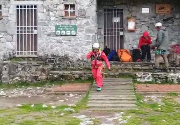 Archivo - Los tres escaladores franceses en un refugio.