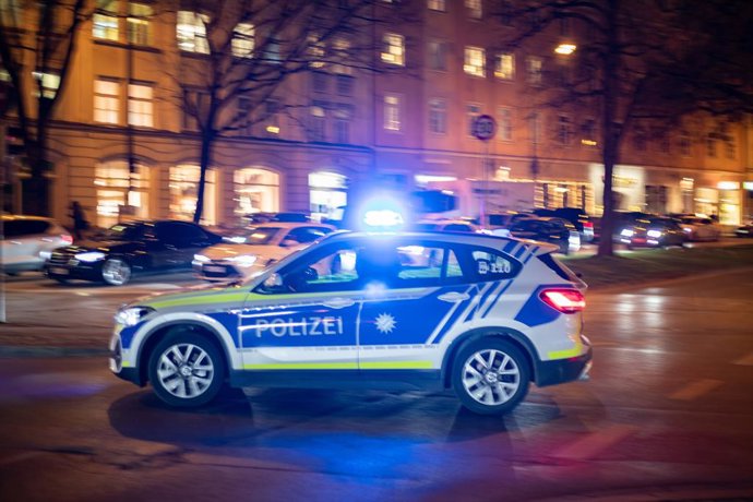 Archivo - March 22, 2023, Munich, Bavaria, Germany: Police operation on the edge of the demo. Hundreds of people gathered in Munich on March 22, 2023, to demonstrate for a supposed clarification of the pandemic, partly for a surrender of Ukraine, agains