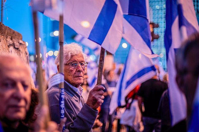 Manifestantes contra la reforma judicial impulsada por el primer ministro de Israel, Benjamin Netanyahu