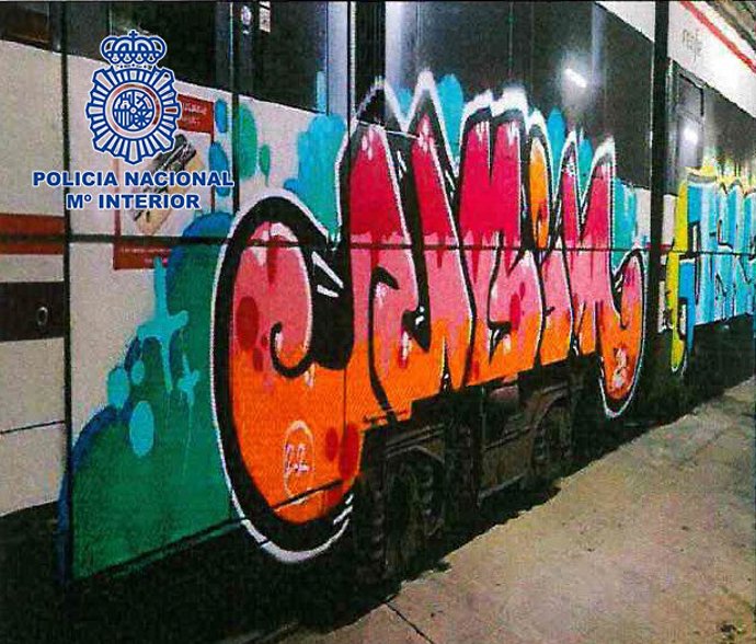"La Policía Nacional Detiene A 15 Grafiteros Que Causaron Daños En Vagones De Trenes Por Valor De 240.000 Euros" (Hay Imágenes)