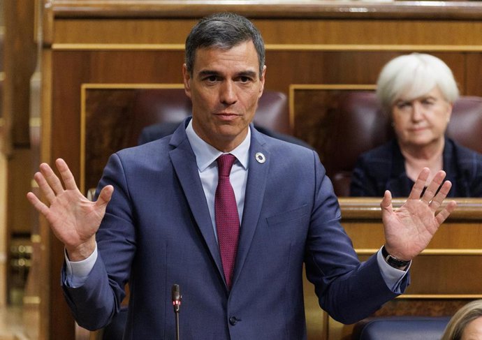 El presidente del Gobierno, Pedro Sánchez, interviene durante una sesión plenaria en el Congreso de los Diputados.