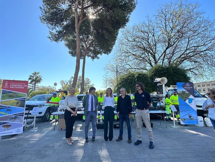 Presentación de la campaña para evitar la proliferación de mosquitos