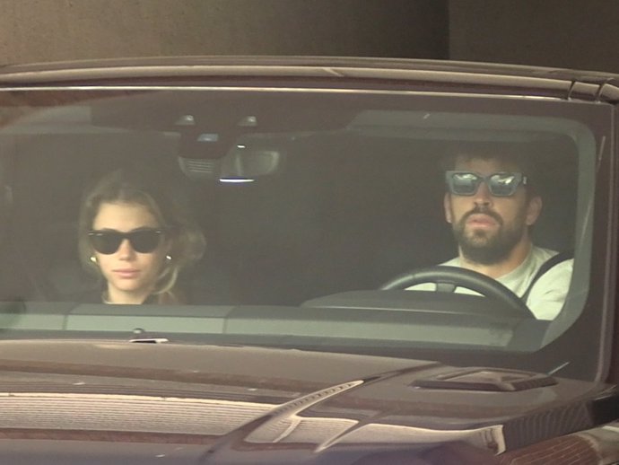 Gerard Piqué, abandonando su casa con Clara Chía este miércoles