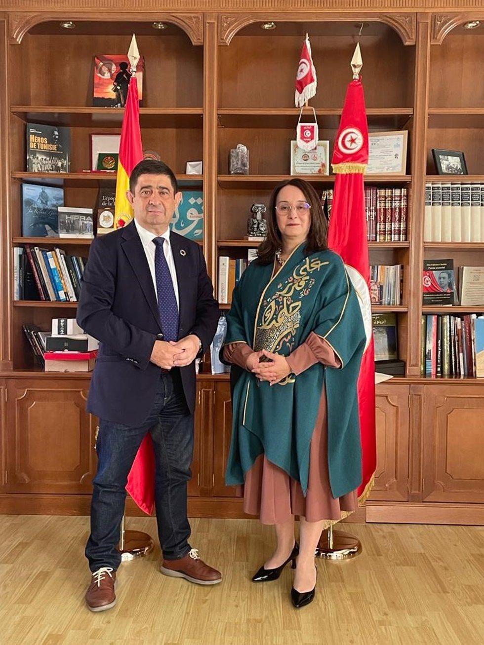Francisco Reyes y Fatma Omrani.