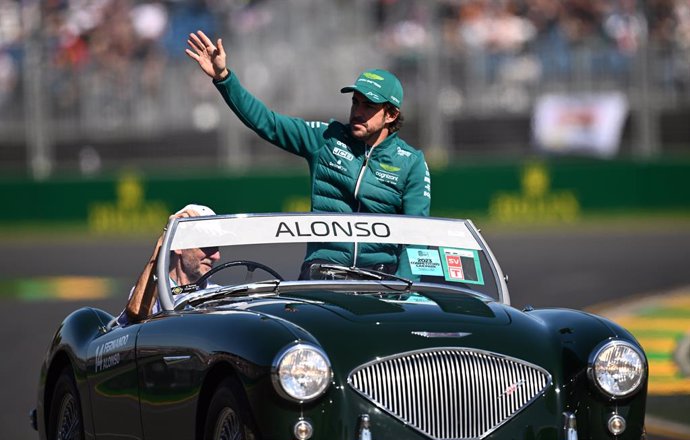 Aston Martin driver Fernando Alonso of Spain waves to spectators during a drivers parade ahead of the the 2023 Australian Grand Prix at the Albert Park Circuit in Melbourne, Sunday, April 02, 2023. (AAP Image/Joel Carrett) NO ARCHIVING, EDITORIAL USE ON