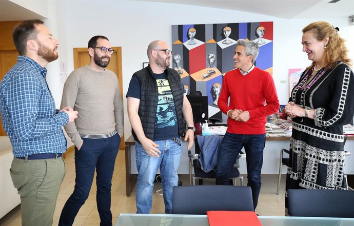 El vicepresidente y consejero de Universidades, Igualdad, Cultura, Pablo Zuloaga, se reúne con la Federación Española de Asociaciones de Folclore.