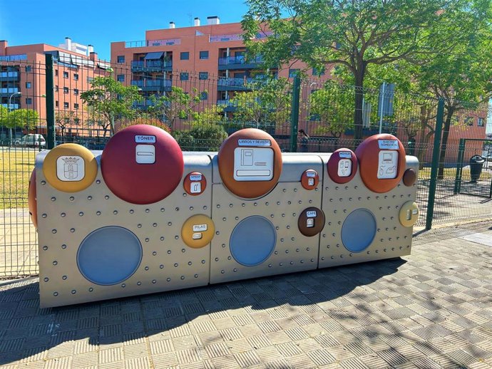 Uno de los tres puntos limpios instalados por el Ayuntamiento de Dos Hermanas.