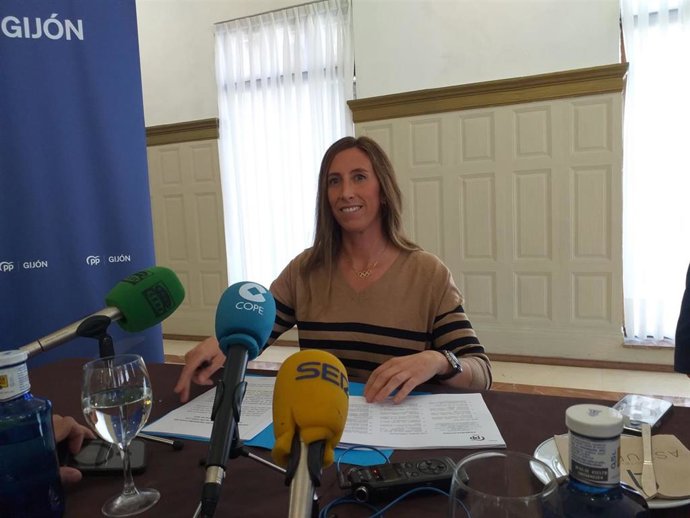 La  candidata del PP a la Alcaldía de Gijón, Ángela Pumariega, presenta los ejes de su programa electoral en rueda de prensa