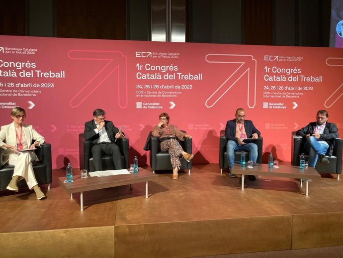 (I-D) La Vicepresidenta De Foment Del Treball, Virgínia Guinda; El Presidente De Pimec, Antoni Cañete; La Exconsellera Dolors Bassa; El Secretario General De CC.OO. En Catalunya, Javier Pacheco, Y El Secretario General De UGT En Catalunya, Camil Ros