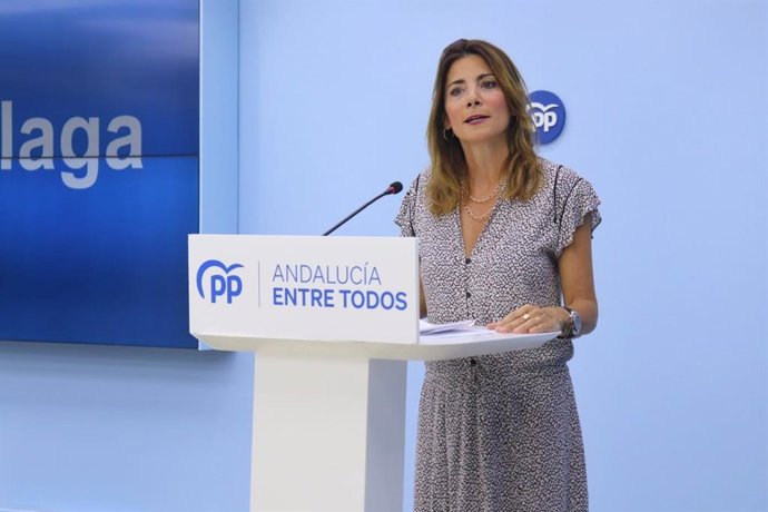 La vicesecretaria de Igualdad, Salud, Juventud y Bienestar Social del PP de Andalucía, Ana Carmen Mata, en rueda de prensa