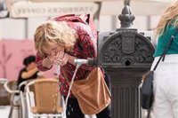 La Comunidad aprueba el plan contra las olas de calor, que adelanta la apertura de piscinas y adapta el horario escolar