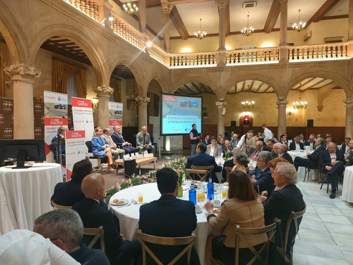 Foro Gaceta 'Corredor Atlántico y Transporte Intermodal' en Salamanca.