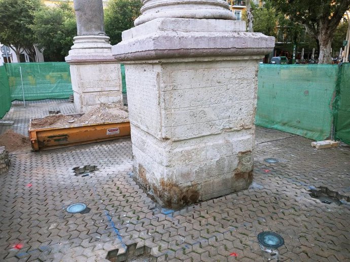 Detalle de los pedestales de las columnas de Hércules y Julio César del Paseo de la Alameda.