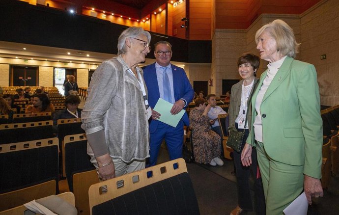 La consejera de Educación y Formación Profesional, Marina Lombó, participa en la apertura del VI Encuentro de Buenas Prácticas en ALV (Aprendizaje a lo largo de la vida).