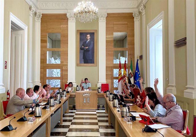 Unanimidad en el Ayuntamiento de Cáceres para que la jota cacereña 'El Redoble' sea declarada como himno de la ciudad