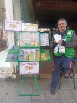 El vendedor de la ONCE Manuel Thomas Vázquez es quien ha dejado los 3.000 euros de 'Mi día' en Calahorral