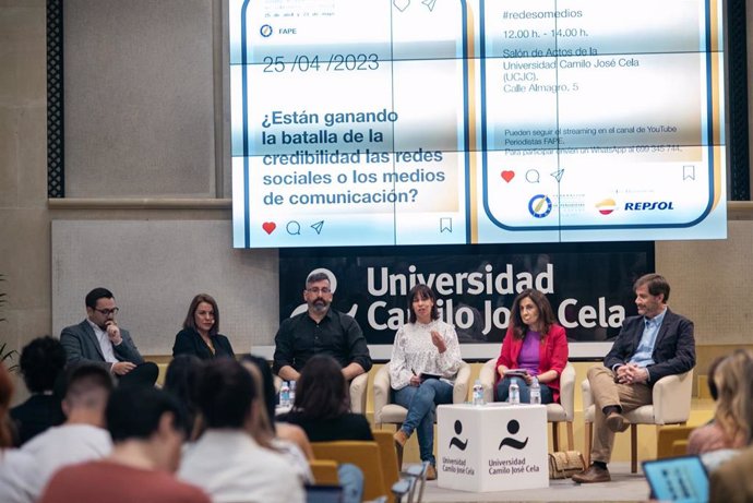 El ciclo de debates FAPE-Repsol 2023, celebrado en la sede de la Universidad Camilo José Cela,