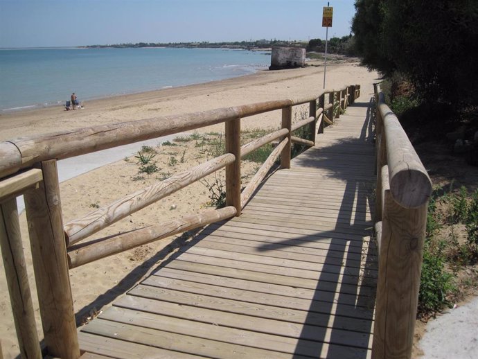 Archivo - Nuevo Acceso A La Playa De La Micaela, En Chipiona