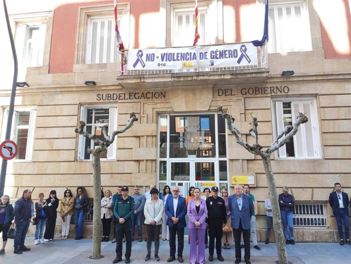La delegada del Gobierno en CyL, Virginia Barcones, participa en el minuto de silencio en Soria