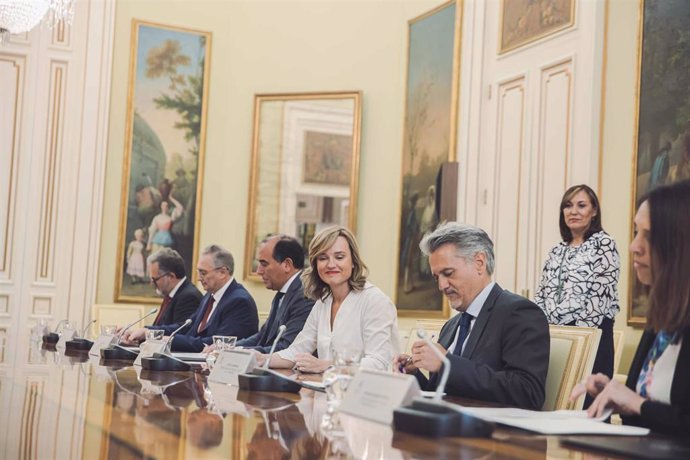 La ministra de Educación y Formación Profesional, Pilar Alegría, ha firmado este miércoles un convenio de colaboración con Accenture, IBM, Microsoft España, Experis ManpowerGroup, y SAP España