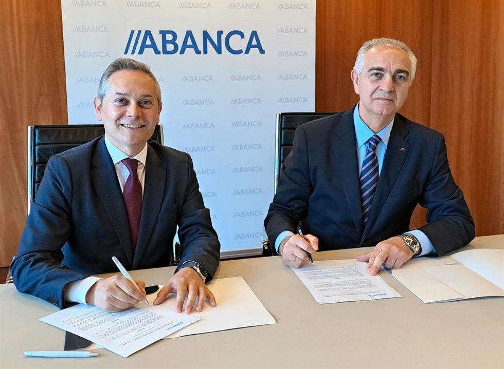 El director general de Mindtech, Enrique Mallón, y el director de Negocio Institucional de Abanca en Galicia, España Norte y Portugal, Lino Comesaña.