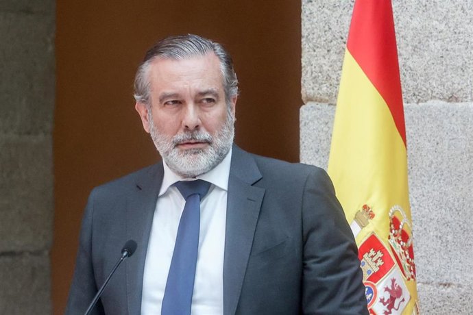 El consejero de Presidencia, Justicia e Interior de la Comunidad de Madrid, Enrique López, ofrece declaraciones en la Real Casa de Correos, a 19 de abril de 2023, en Madrid (España). Este es el primer encuentro institucional desde la toma de posesión de