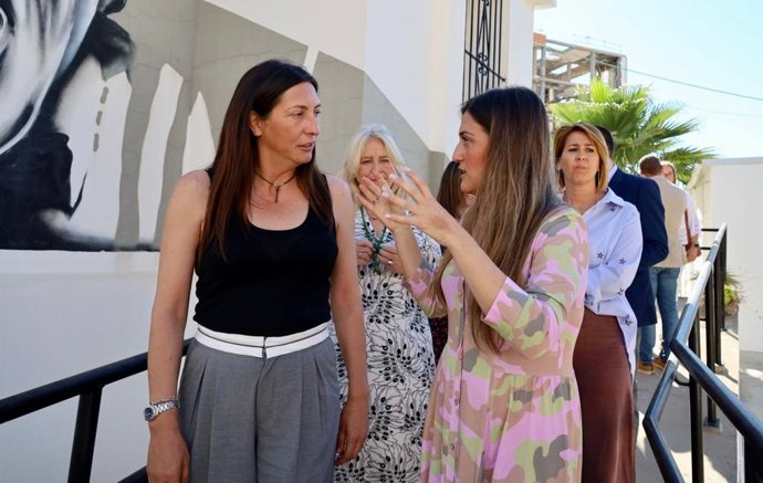 La consejera de Inclusión Social, Juventud, Familias e Igualdad, Loles López, visita en La Línea de la Concepción (Cádiz) una visita a Nuevo Hogar Betania y a la sede de la Asociación Pro Personas con Necesidades Socioeducativas Especiales y/o dependien