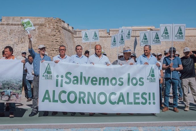 Gacvira en una concentración sobre el Parque de Los Alcornocales en Cádiz.