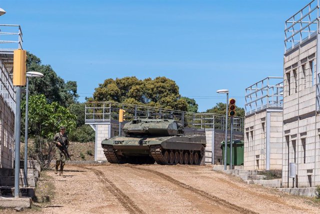 Maniobras del carro de combate Leopard en Córdoba